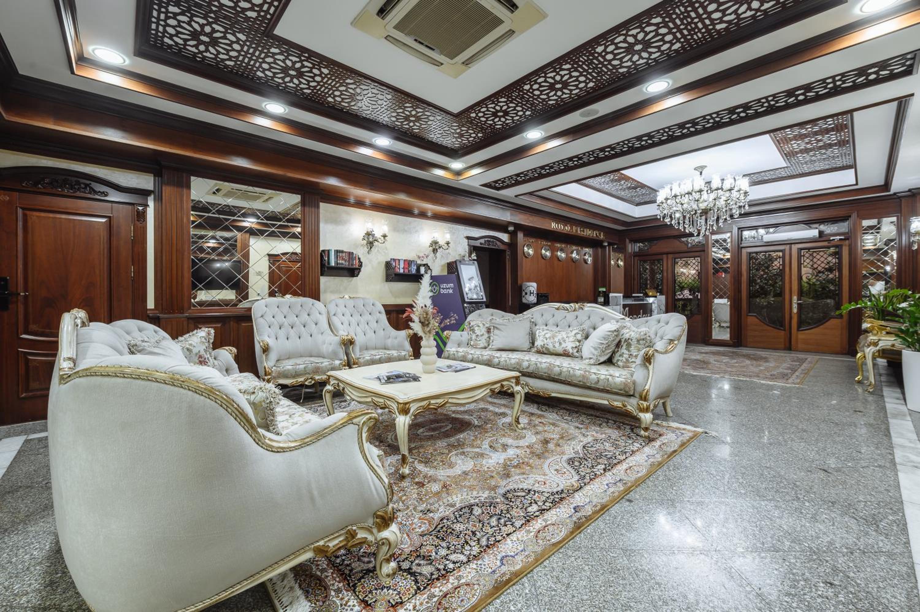 Royal Residence 8/78