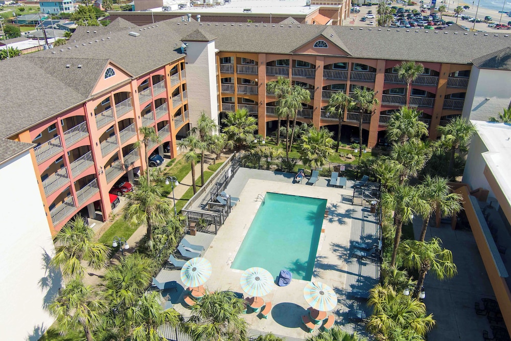 Beachfront Palms Resort Galveston, an Ascend Collection Hotel 3/43