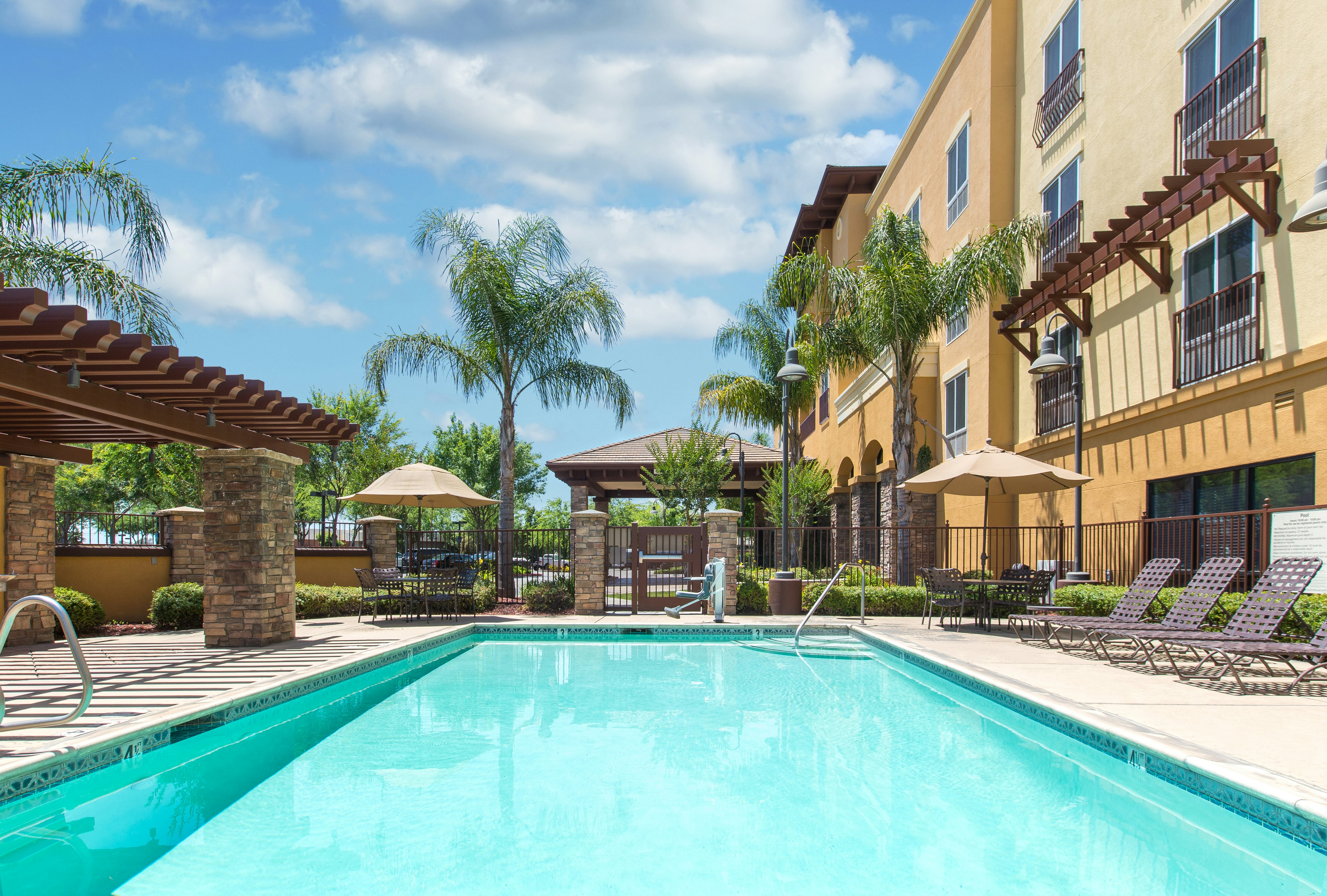 Hampton Inn Suites Lodi 63/65