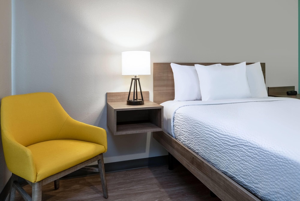 ECHO Suites Extended Stay By Wyndham Naples 55/86
