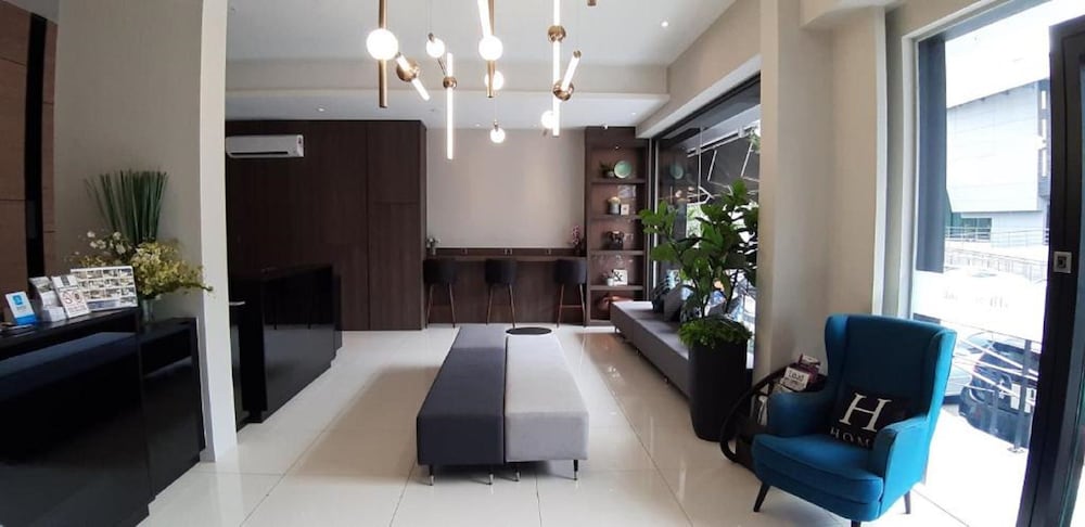 The Square Hotel 31/62