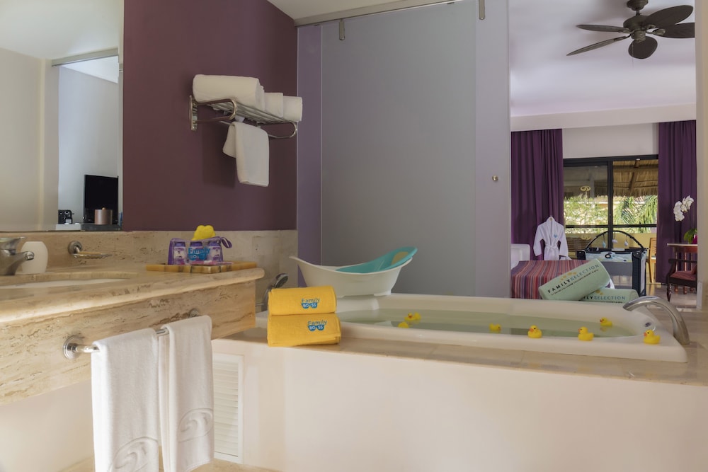 Family Selection At Grand Palladium Vallarta Resort Spa All Inclusive 27/50
