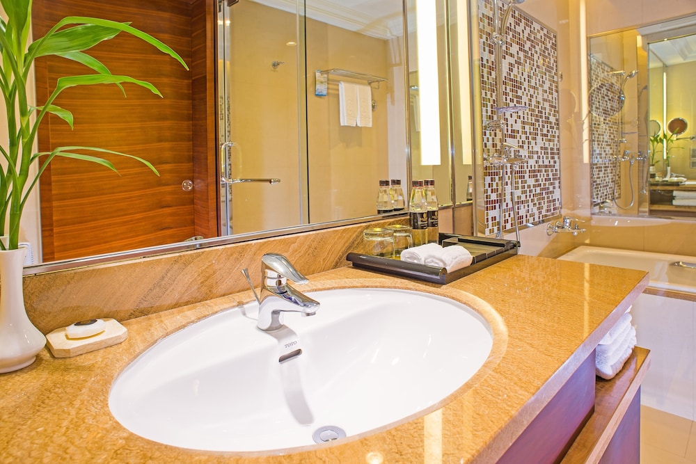 Royal Halong Hotel 28/70
