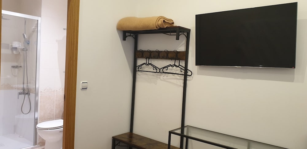 Hostal Las Fuentes 57/66