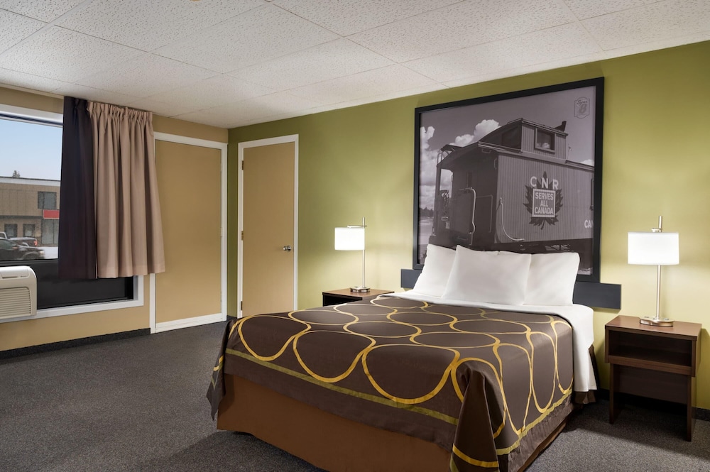 Super 8 By Wyndham Hearst On 10/48