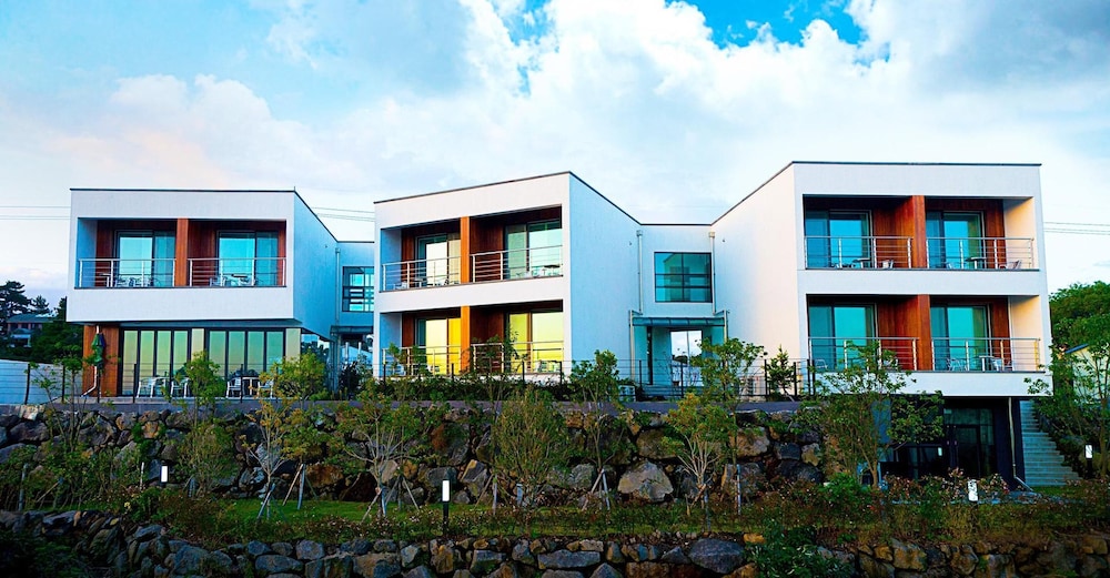 Seogwipo Dorame Pension 1/23