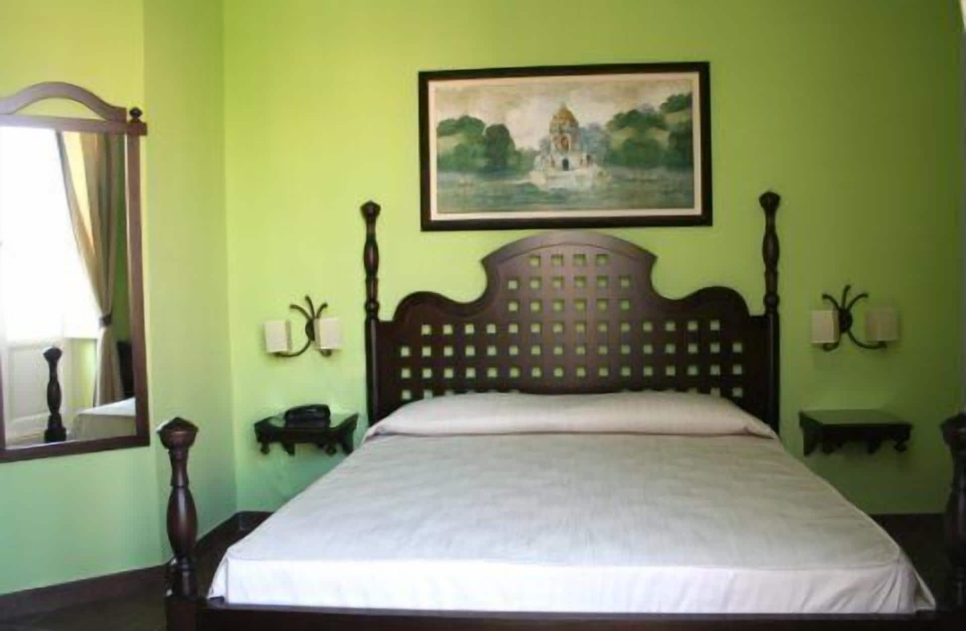 ROOM, DOUBLE BED