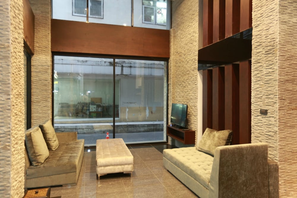 Collection O The Bangkok Airport Link Suite 43/56