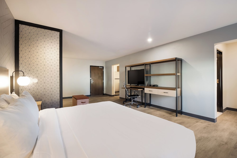 Everhome Suites San Bernardino - Loma Linda 26/59