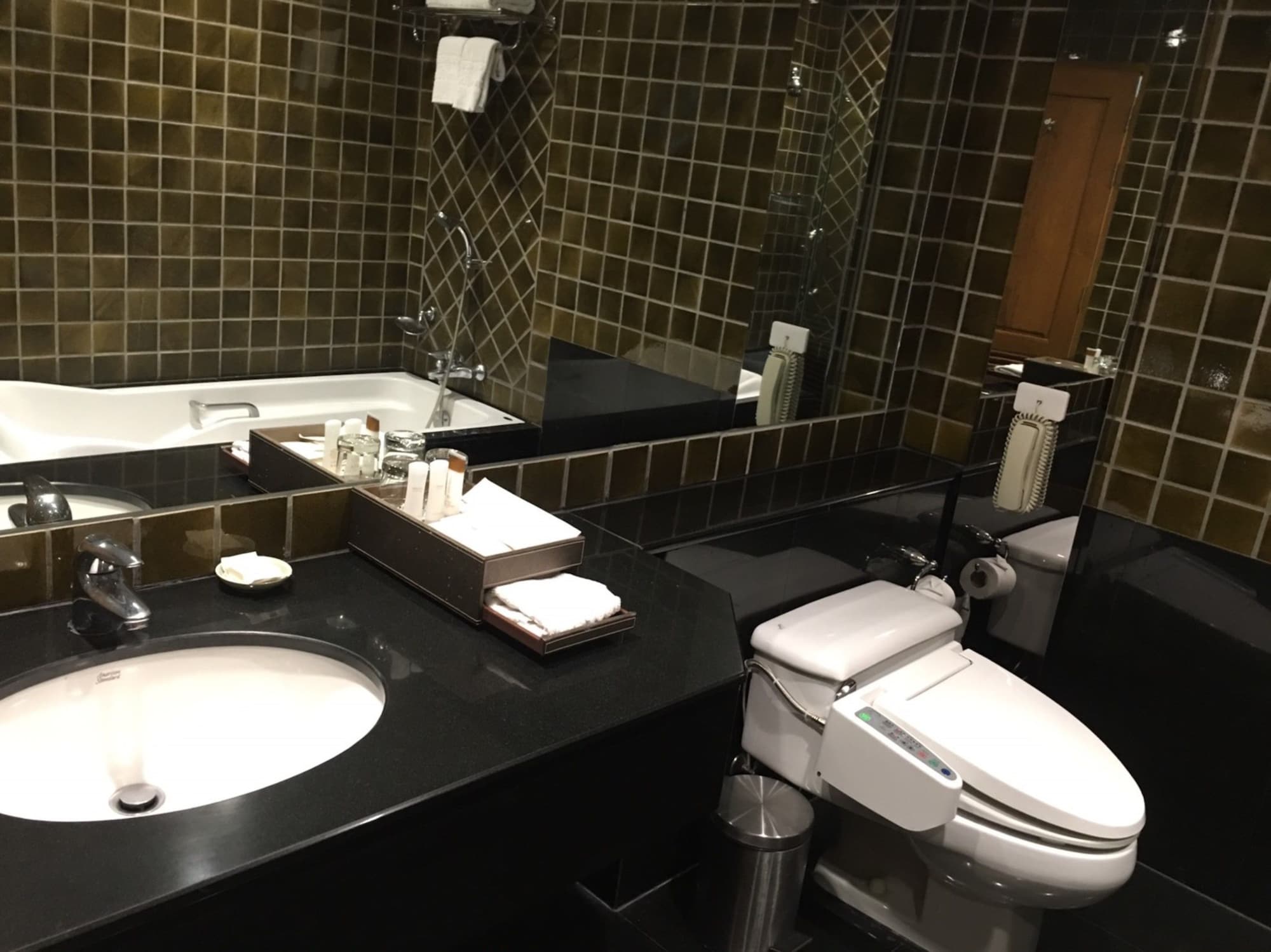 Superior, Double Bed, Balcony, Grande Centre Point Ploenchit Bangkok 9/10