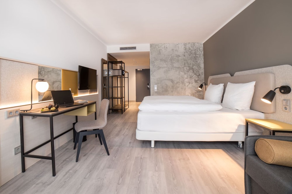 Scotty + Paul Hotel Deggendorf 12/50