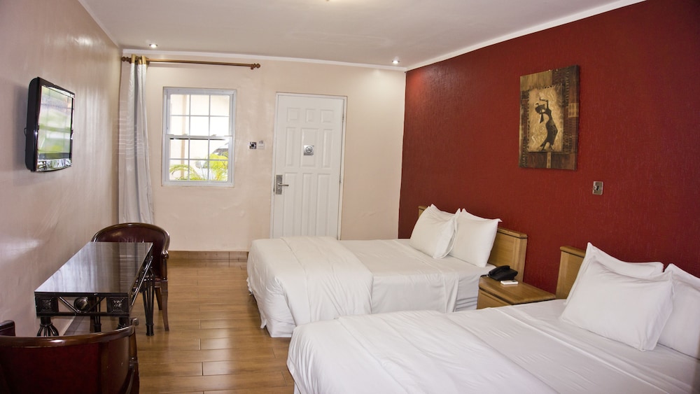 Tropical Enclave Hotel 36/60