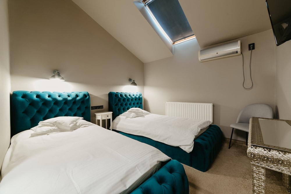Fullton Hotel 8/50