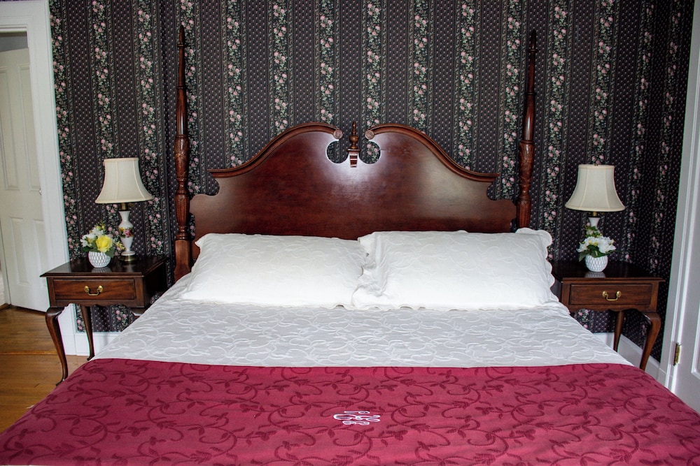 Master, Premium, Suite, King and Double Bed, Courtyard View، Blackberry River Inn 3/5