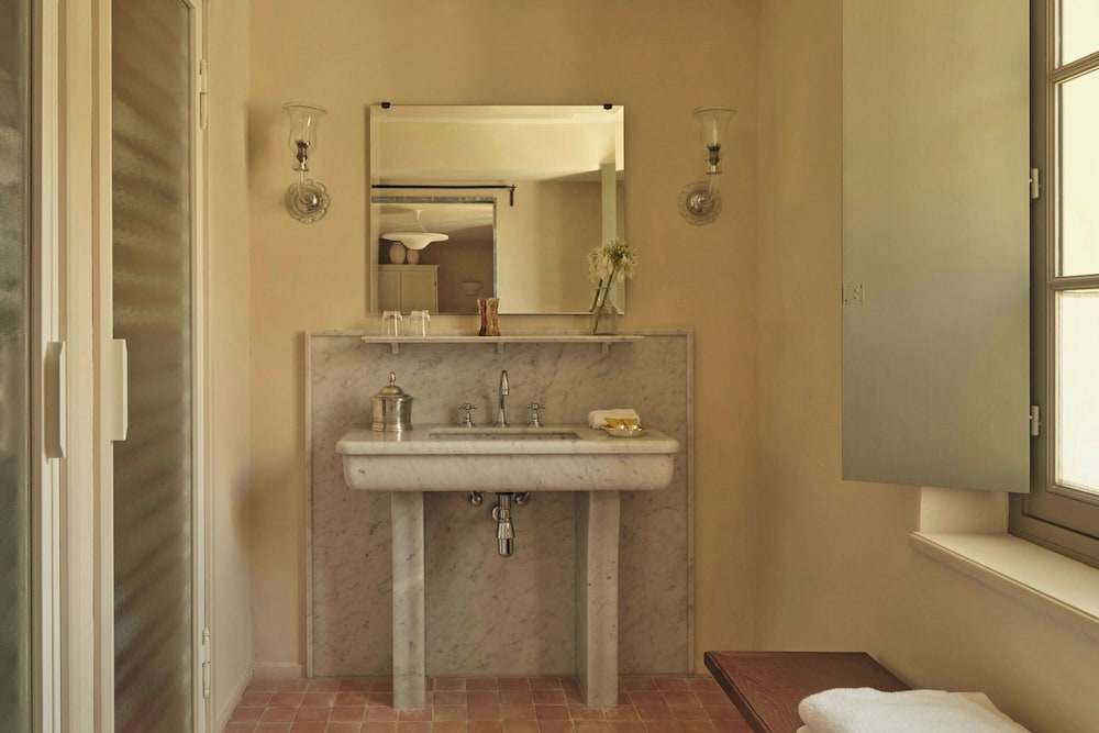 غرفة قياسية بسرير كينج، Hotel Du Couvent, A Luxury Collection Hotel, Nice, France 3/4