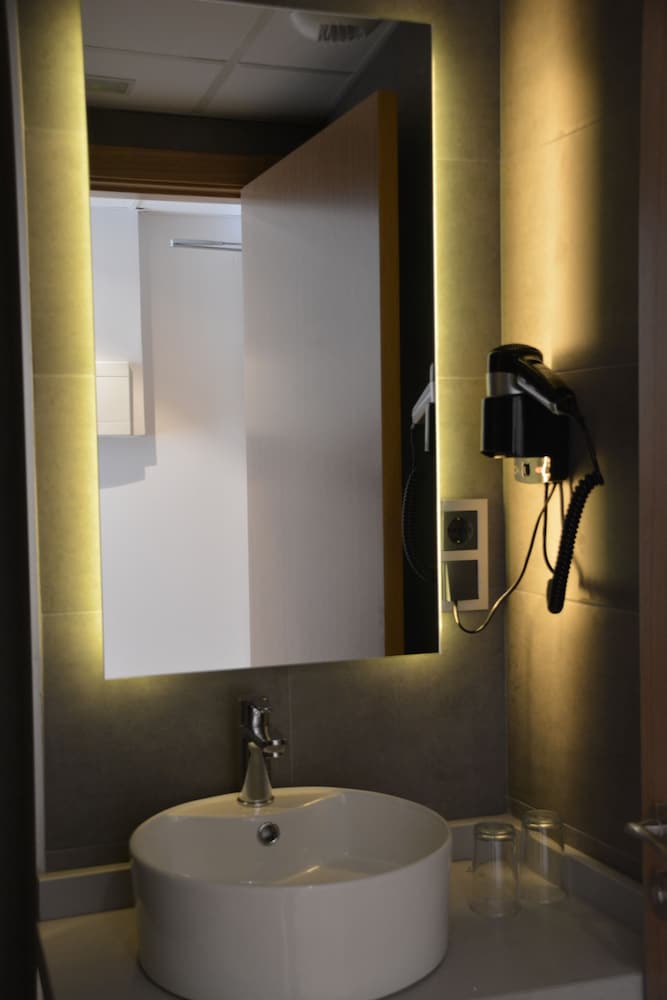 Hotel Bilbao Plaza 60/61