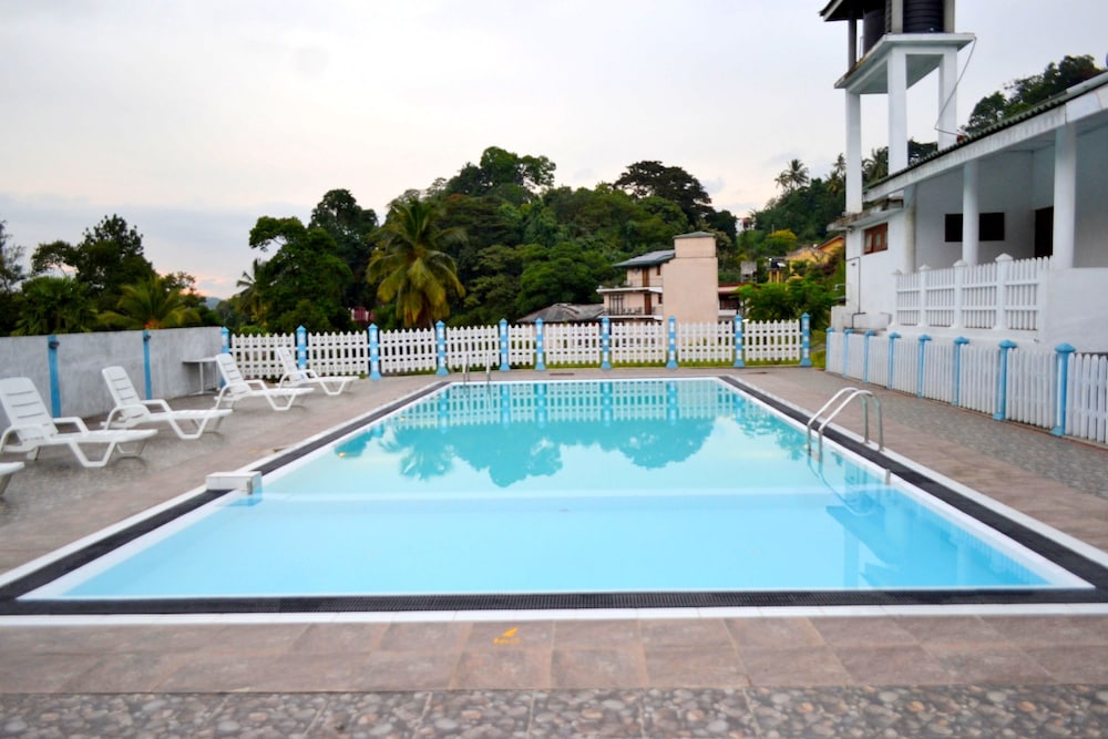 Capital Regency Hotel 28/44