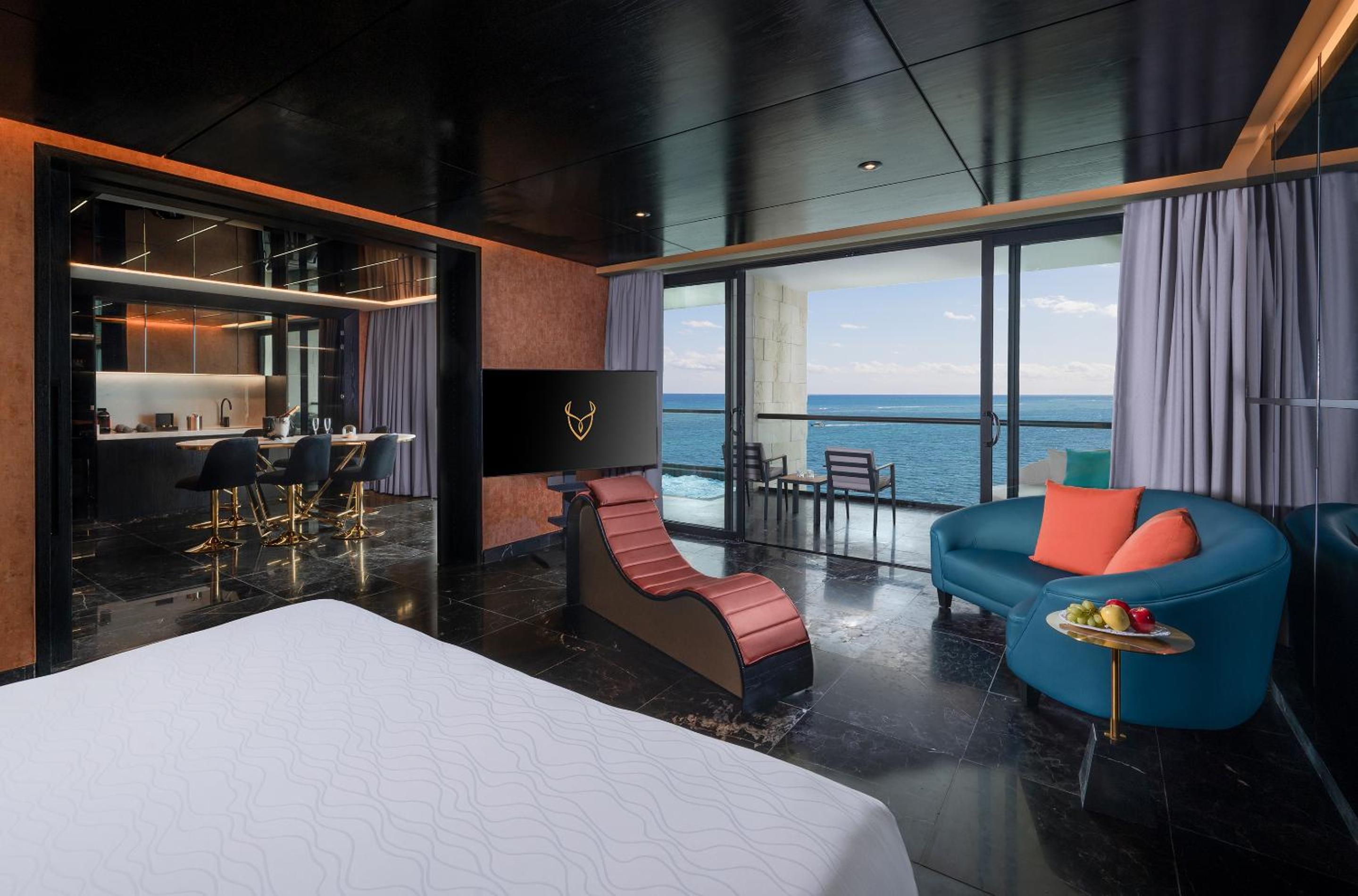 Diamond, Suite, Ocean View, Hot Tub