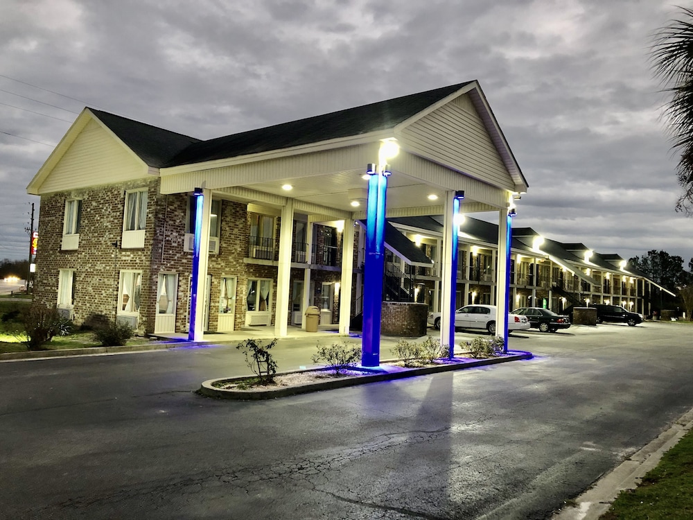 Days Inn by Wyndham Manning 4/16