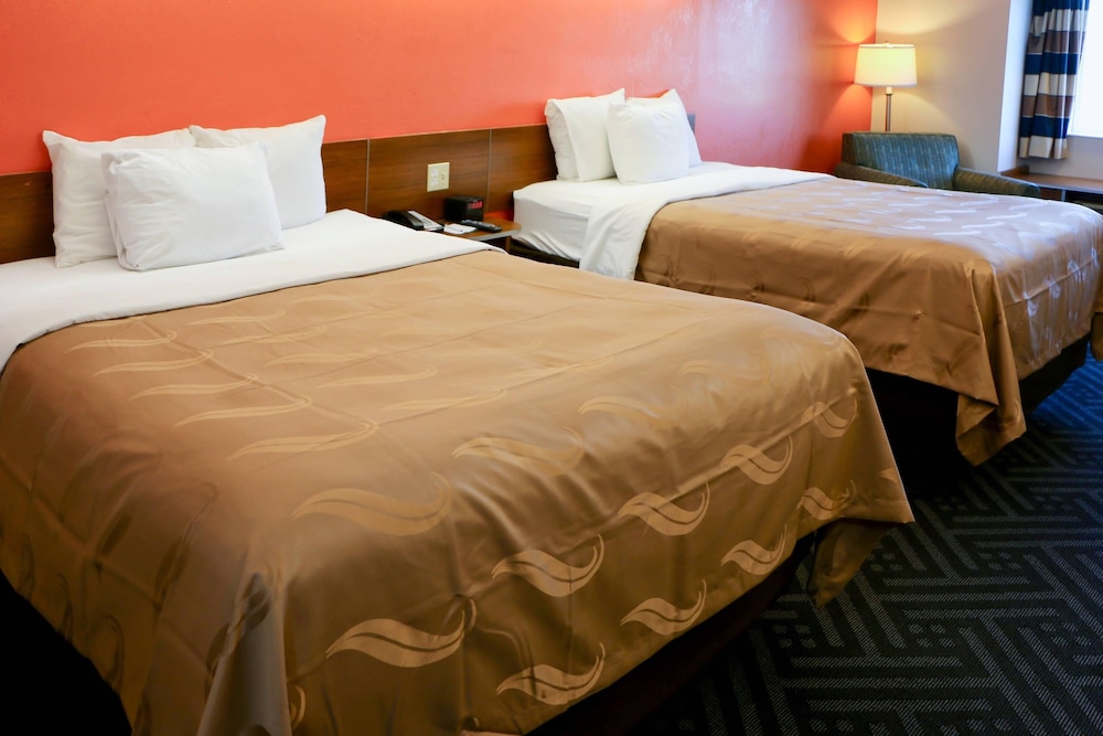 Quality Inn and Suites Watertown Fort Drum 18/50