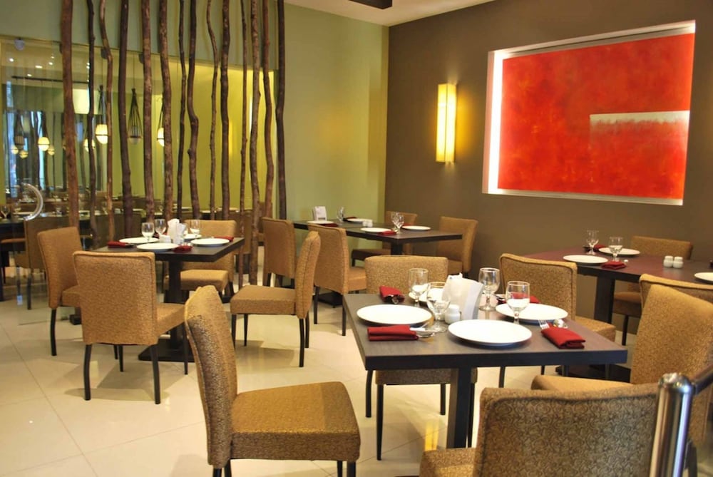 Tanza Oasis Hotel And Resort 33/50