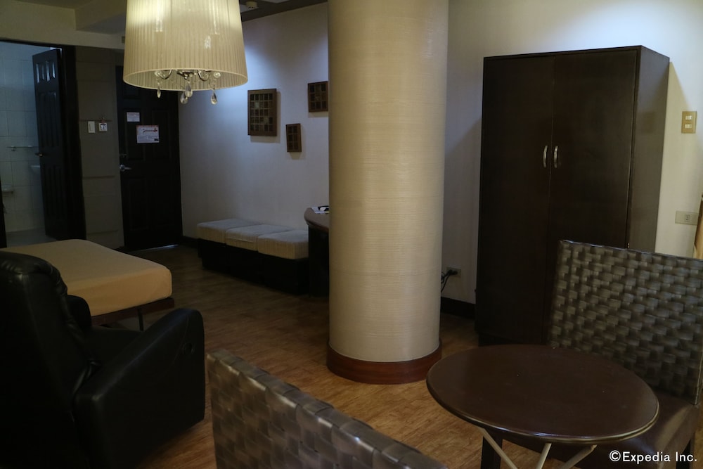 Urban Inn Iloilo 11/65