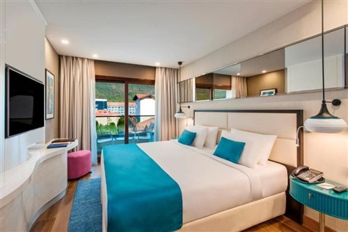 Deluxe, Double Bed, Land View
