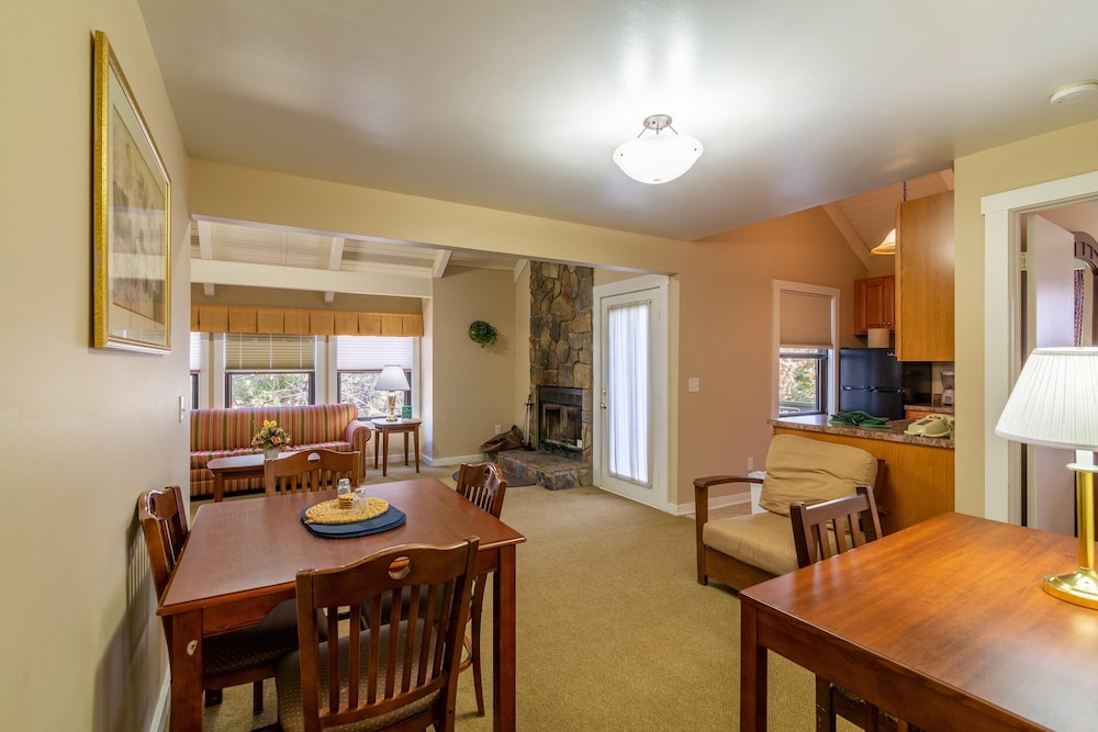 Mountain Villa With Waterpark, Golf, Skiing, Wine Tour Access and More! Massanuttens Shenandoah Vil 36/49