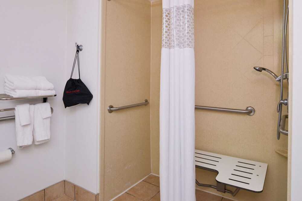 Hampton Inn Suites Wilmington 44/51