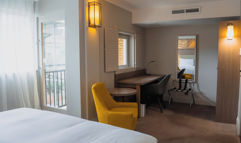ROOM, DOUBLE BED