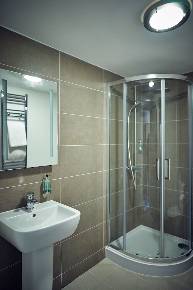 The Kirkfield Hotel 32/33