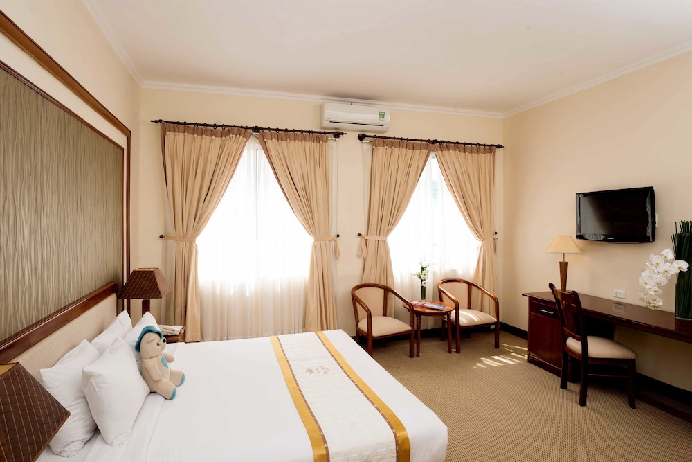 Palace Hotel 10/50