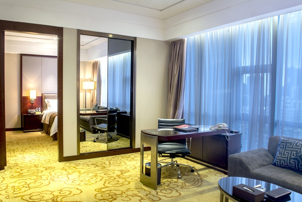 Avant-Garde Hotel 34/50