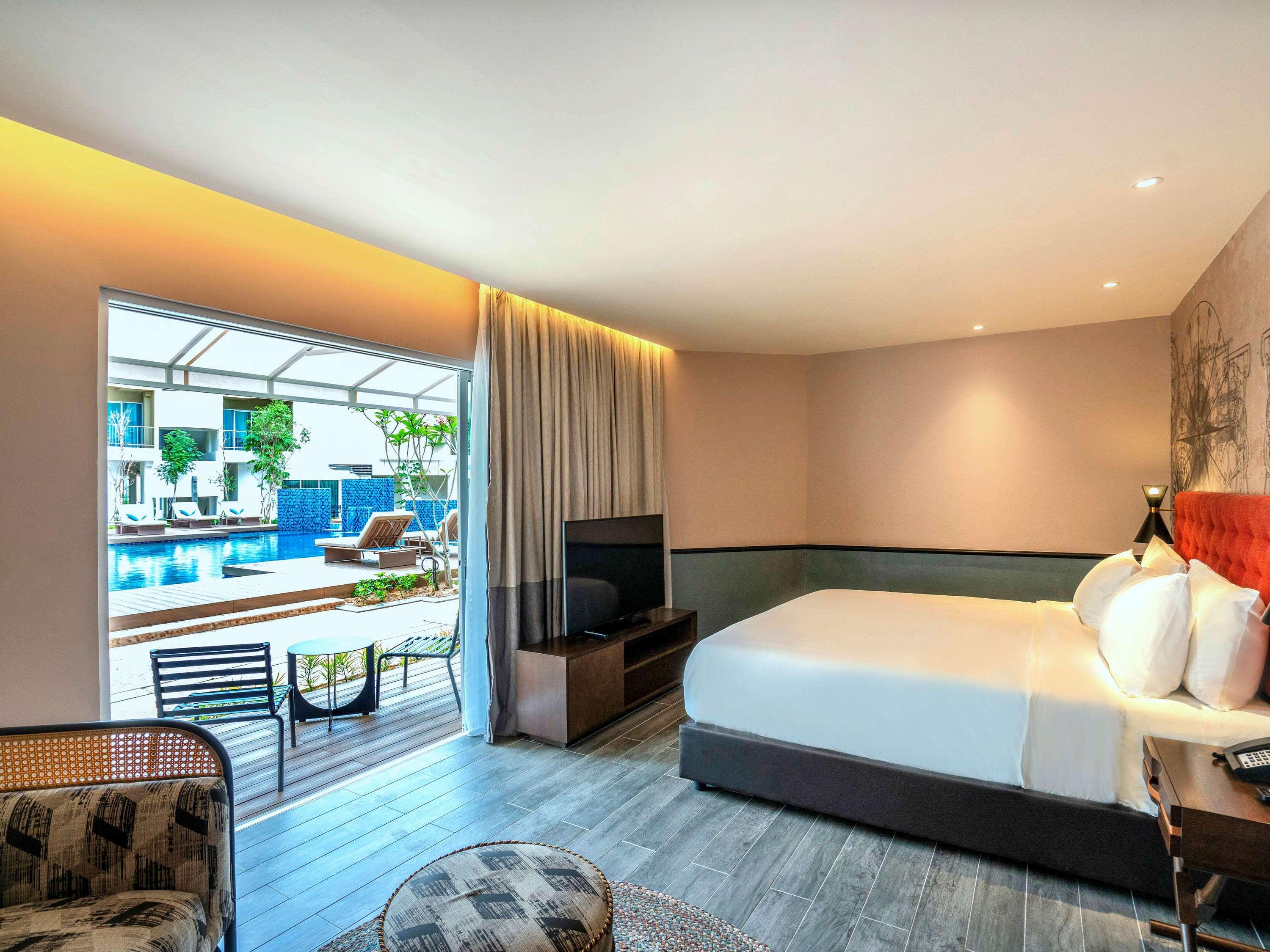 Privilege, King Bed, Pool Access