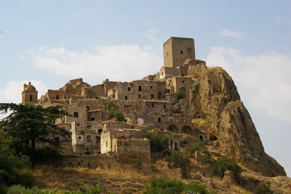 SIRA RESORT 67/71