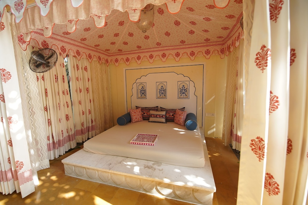 جناح ملكي بسرير كينج وسريرين كوين، The Leela Palace Jaipur 2/3