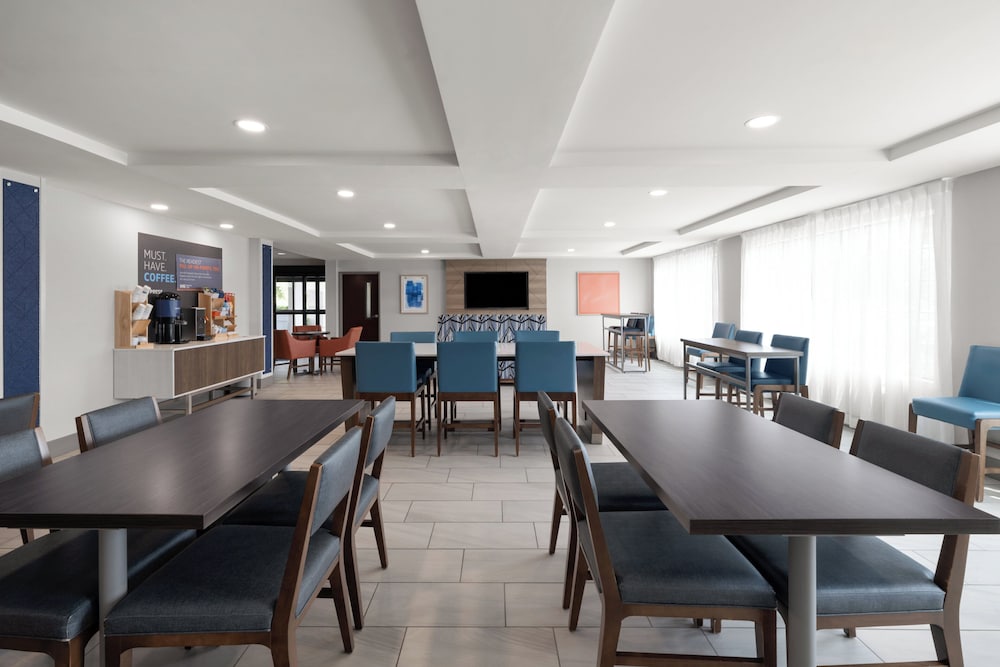Holiday Inn Exp Winston Salem 37/48