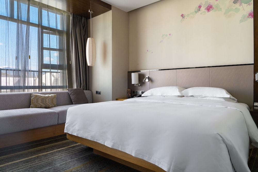ROOM, KING BED, CITY VIEW