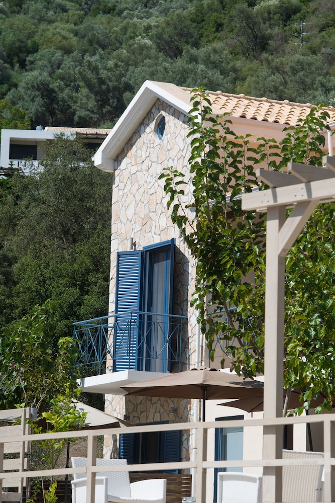 Ilianthos Apartments And Studios 2/50