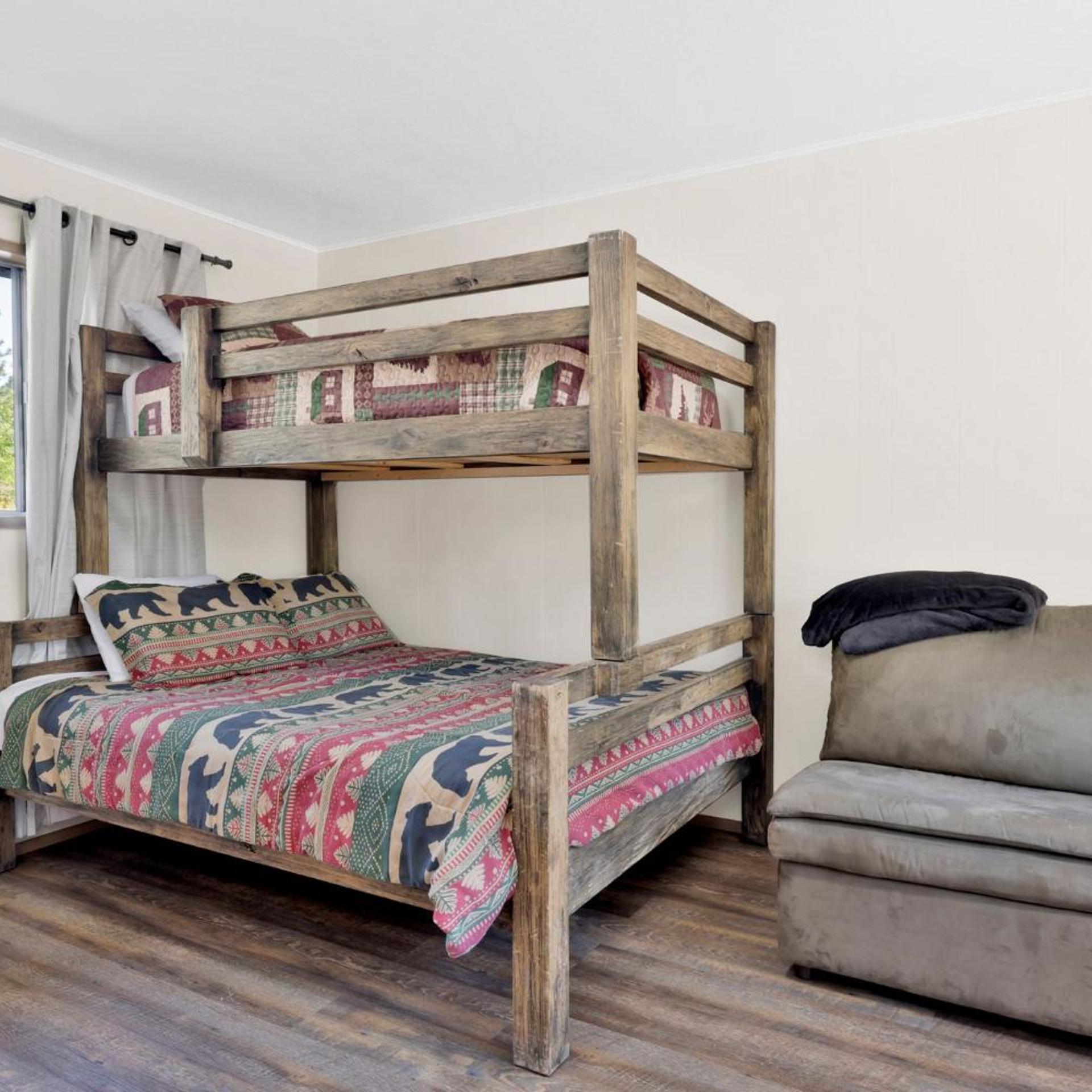 Twin Pines Family Cabin by Big Bear Vacations 7/28