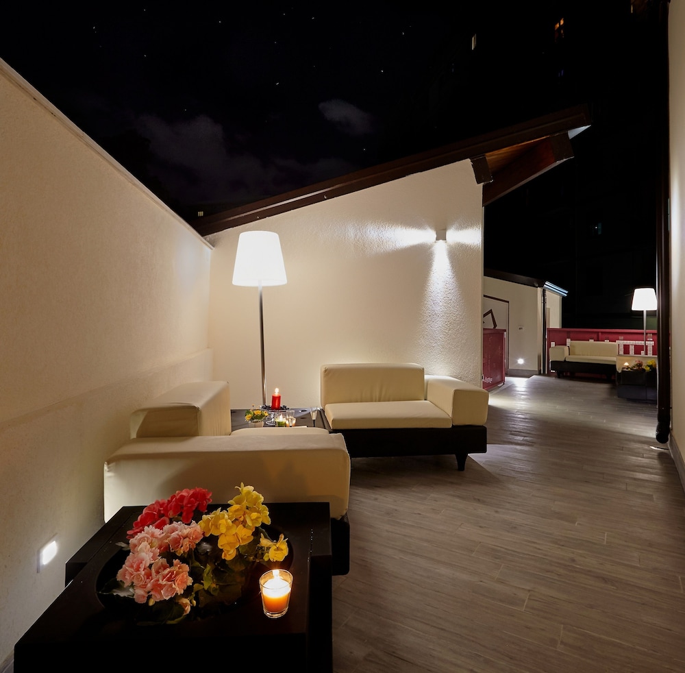 Hospitality Hotel 38/57
