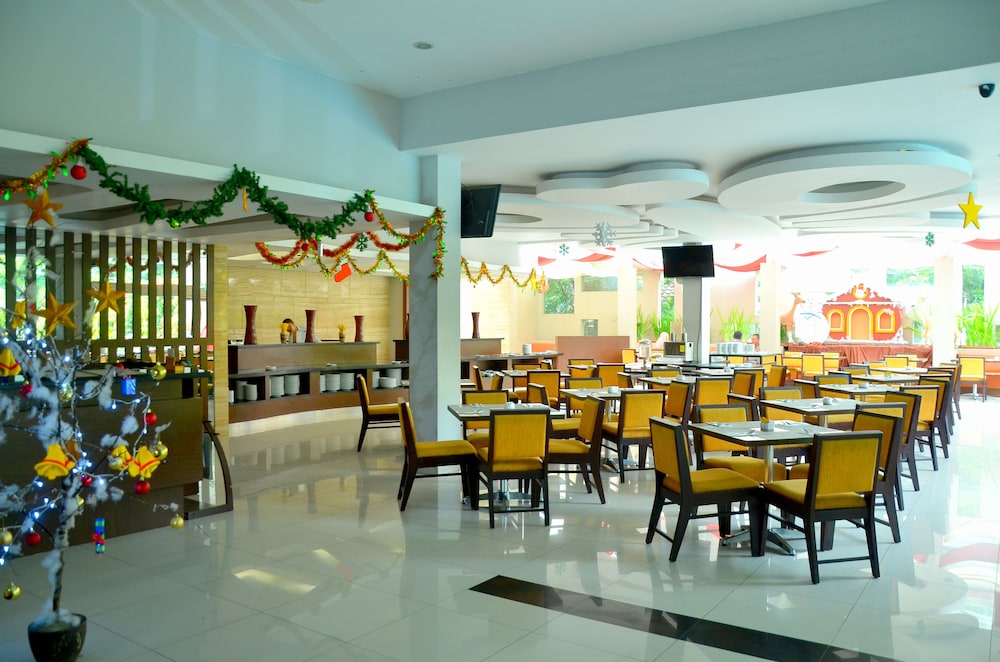 Grand Cakra Hotel 33/52
