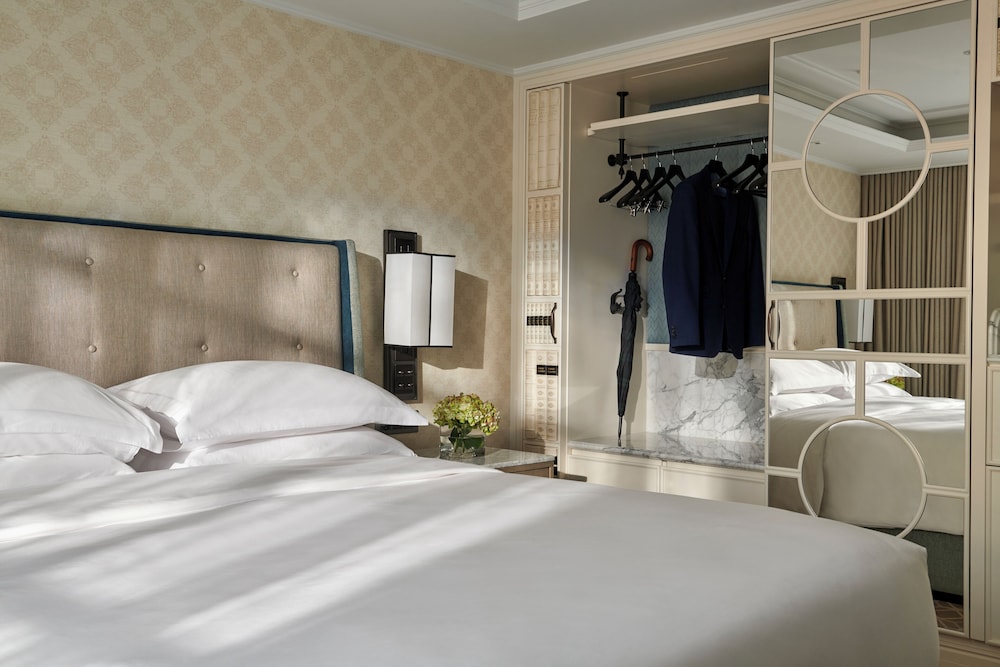 PREMIER, KING BED