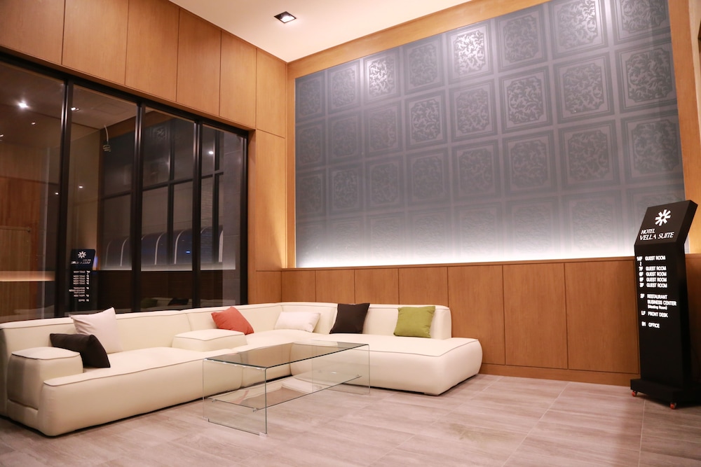 Vella Suite Hotel 25/50