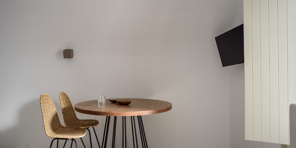 Este Luxury Suites 57/78