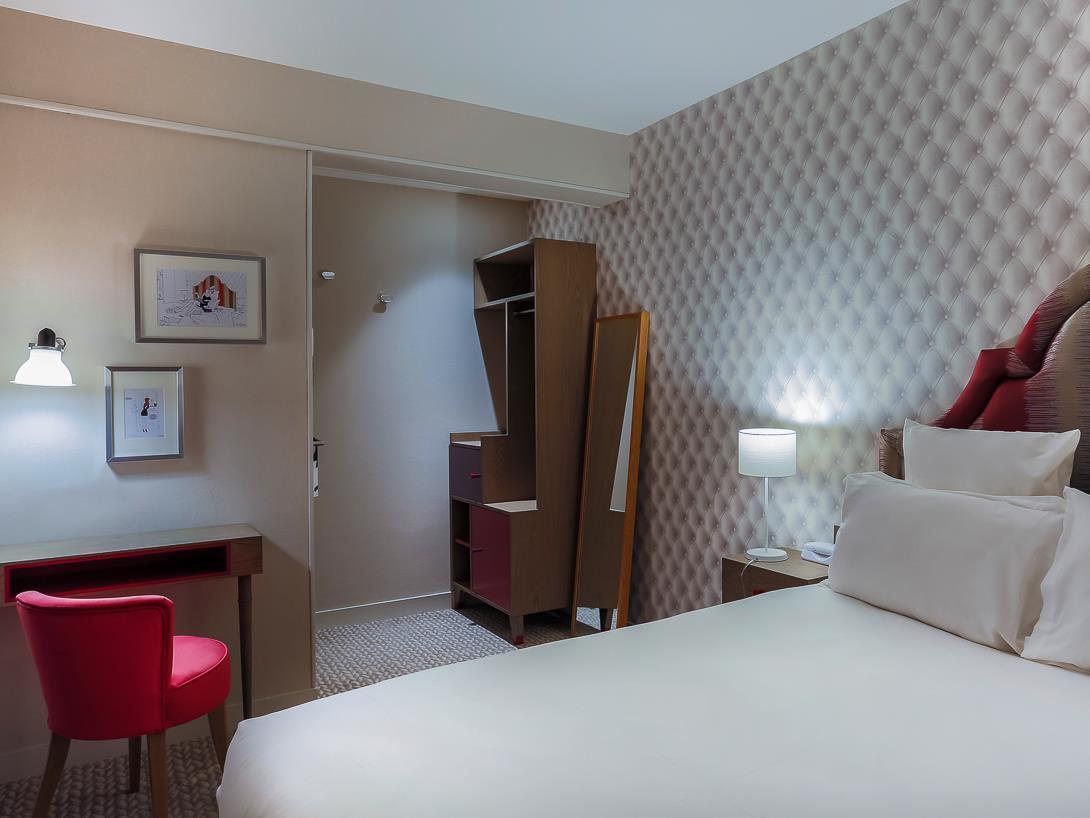 COZY, DOUBLE BED
