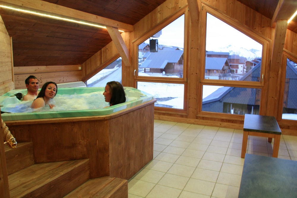 Chalet-Hotel Le Beausoleil, The Originals Relais (Hotels-Chalets de Tradition) 23/35