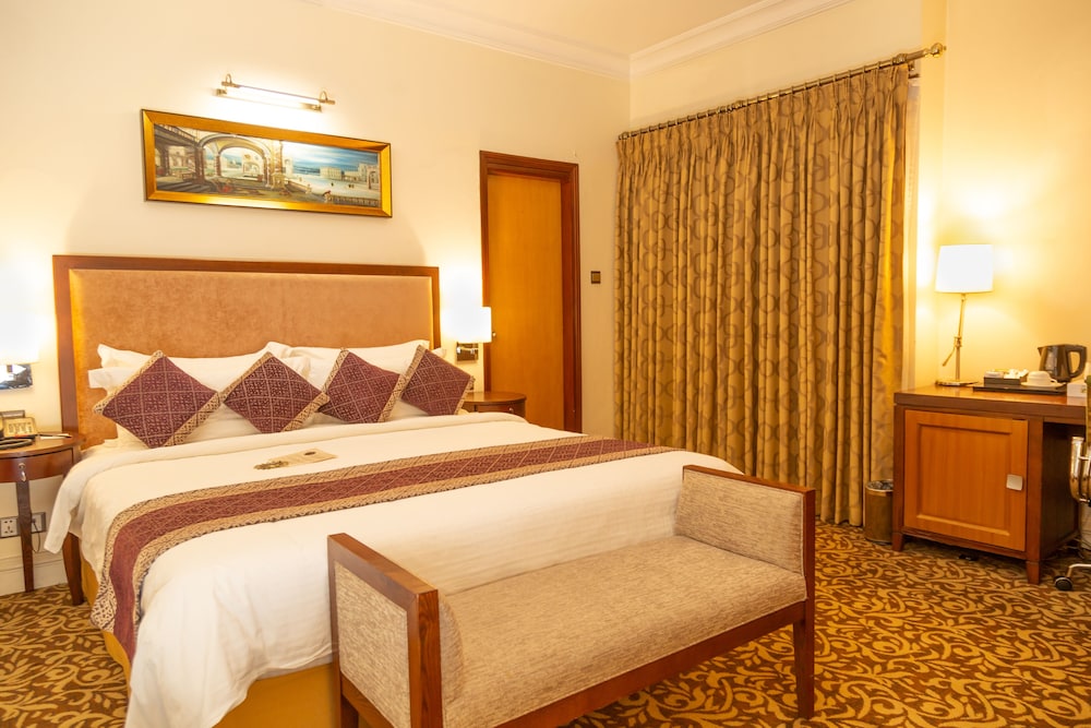 Royal Park Residence Hotel 29/75