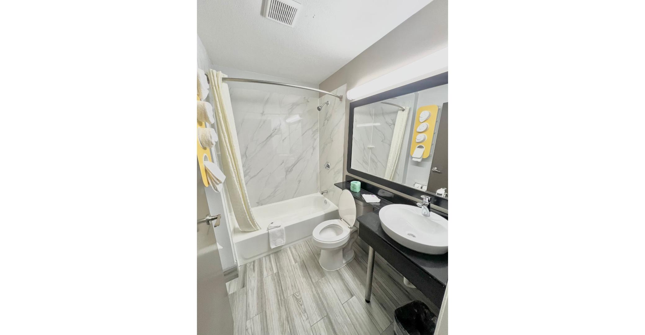غرفة بسرير كوين، Motel6 Simpsonville, SC - Greenville 4/5