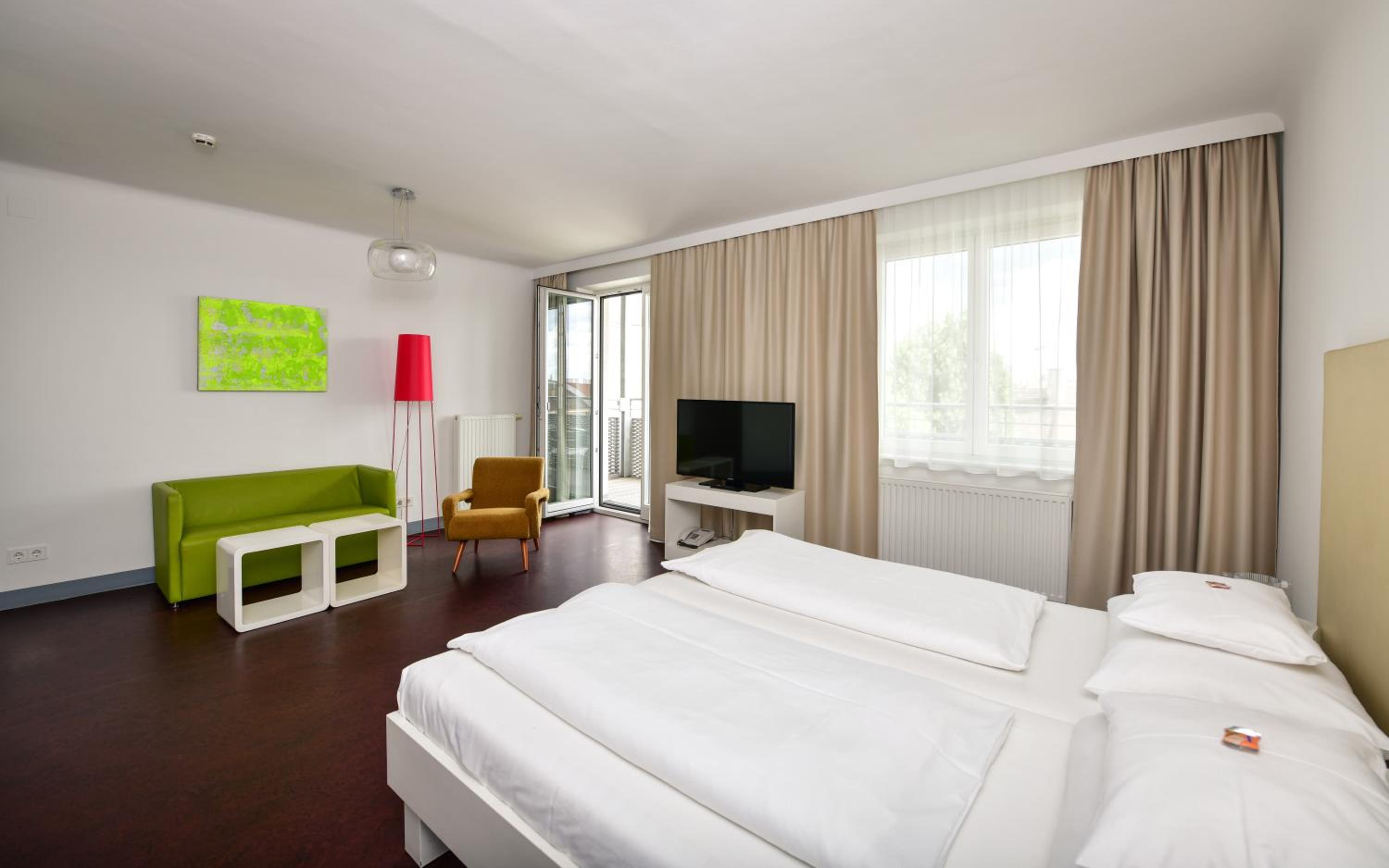 غرفة بسرير مزدوج بشرفة، Stanys - Das Apartmenthotel 2/8